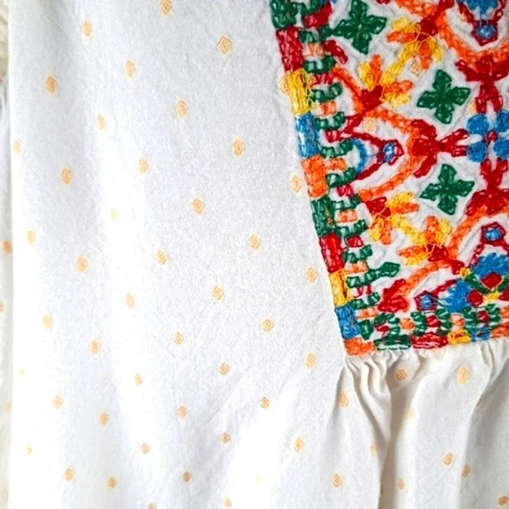 Aruba Blue Sleeveless Blouse, Ruffled Detail, Floral Embroidery sz M - Picture 5 of 8